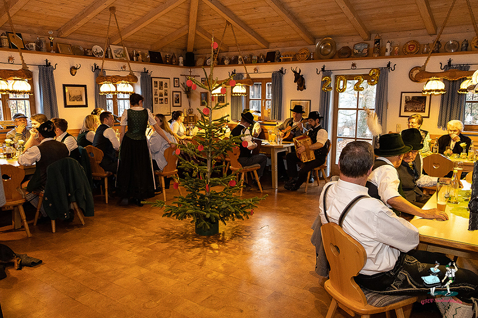 Christbaum-Versteigerung Der Saalachthaler Trachtler!